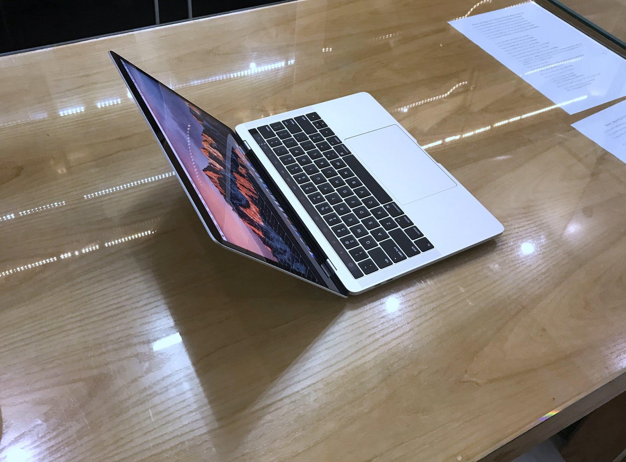 Macbook Pro MUHR2 13-inch Touchbar 256G Silver- 2019 Like New 